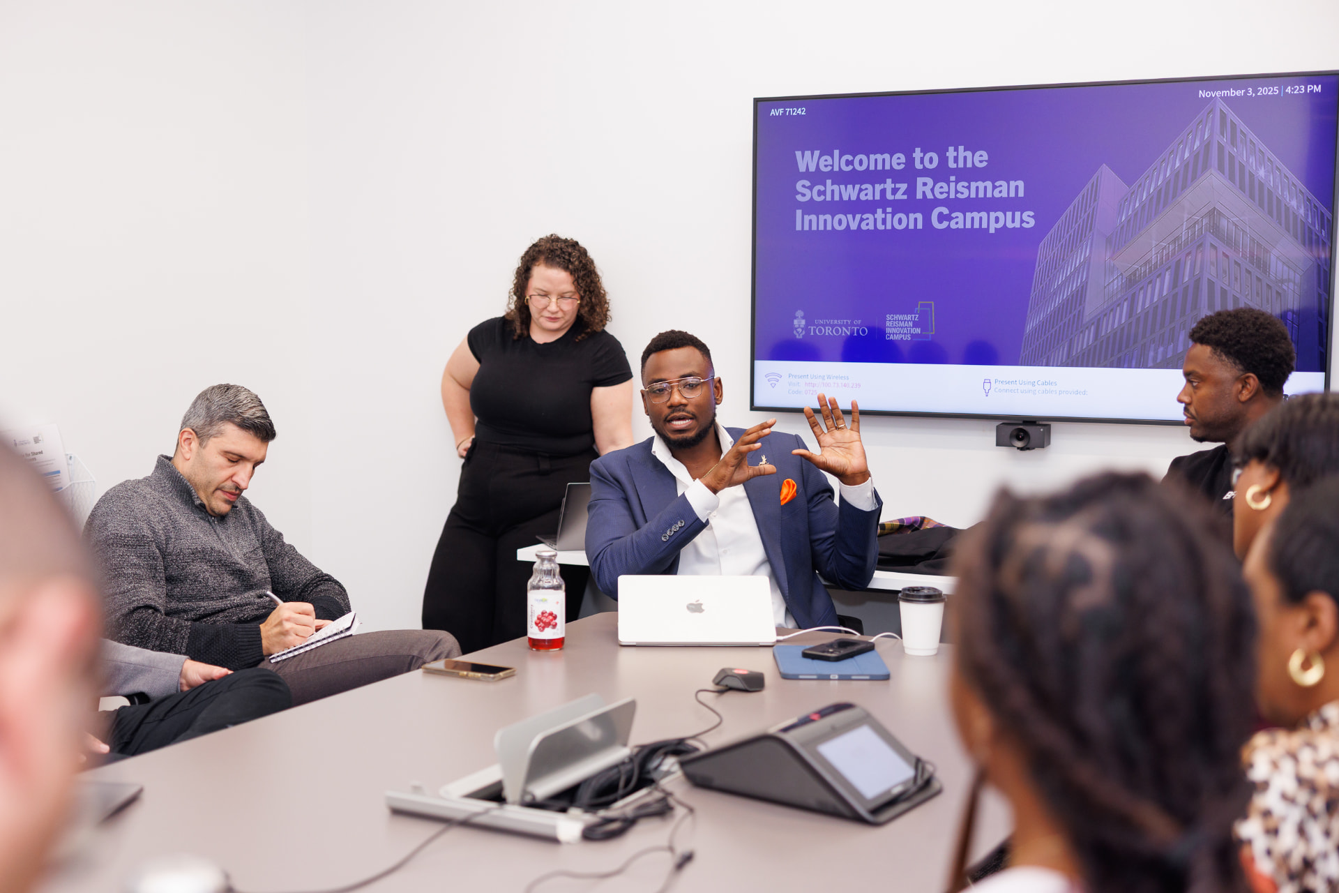 Mo Ekujumi working with professionals during a SkillHat consulting session